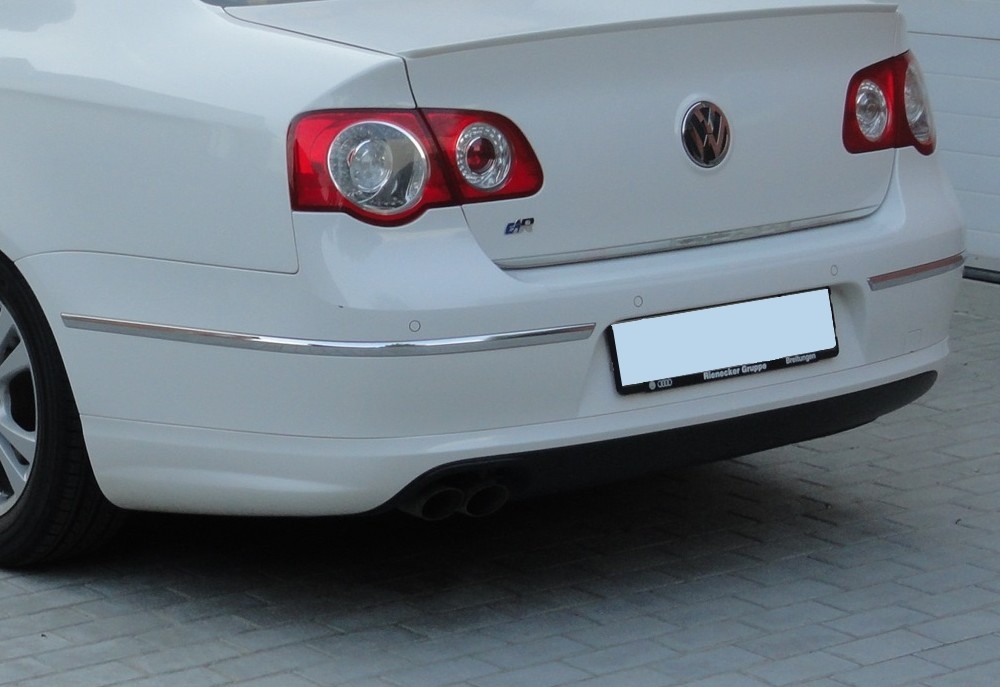 Накладка заднього бампера VW Passat B6 3C sedan стиль R-line