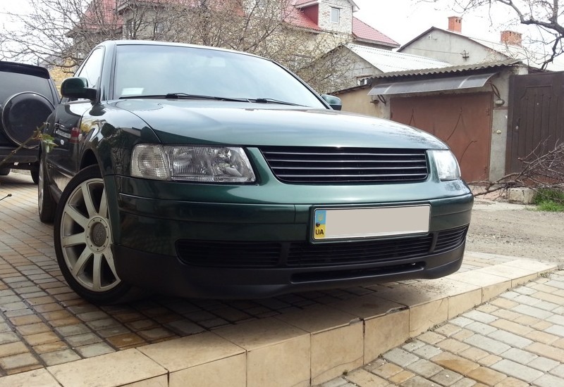 Накладка переднього бампера VW Passat B5 (1996-2000).