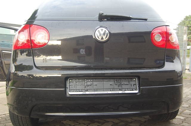 Нижня накладка на задній бампер VW Golf 5 без вирізу