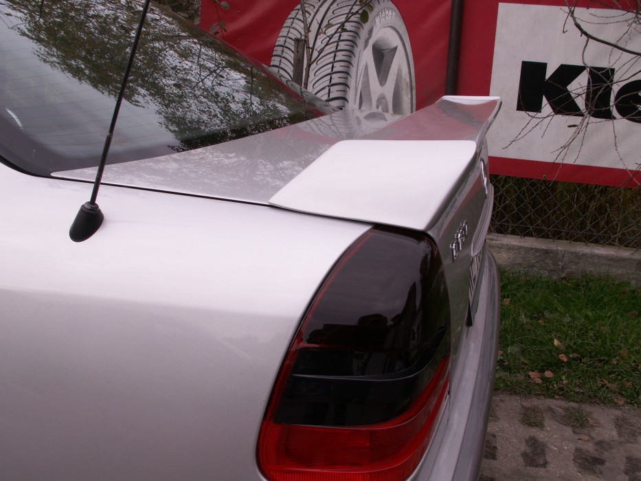 Спойлер кришки багажника Mercedes C-класу W202