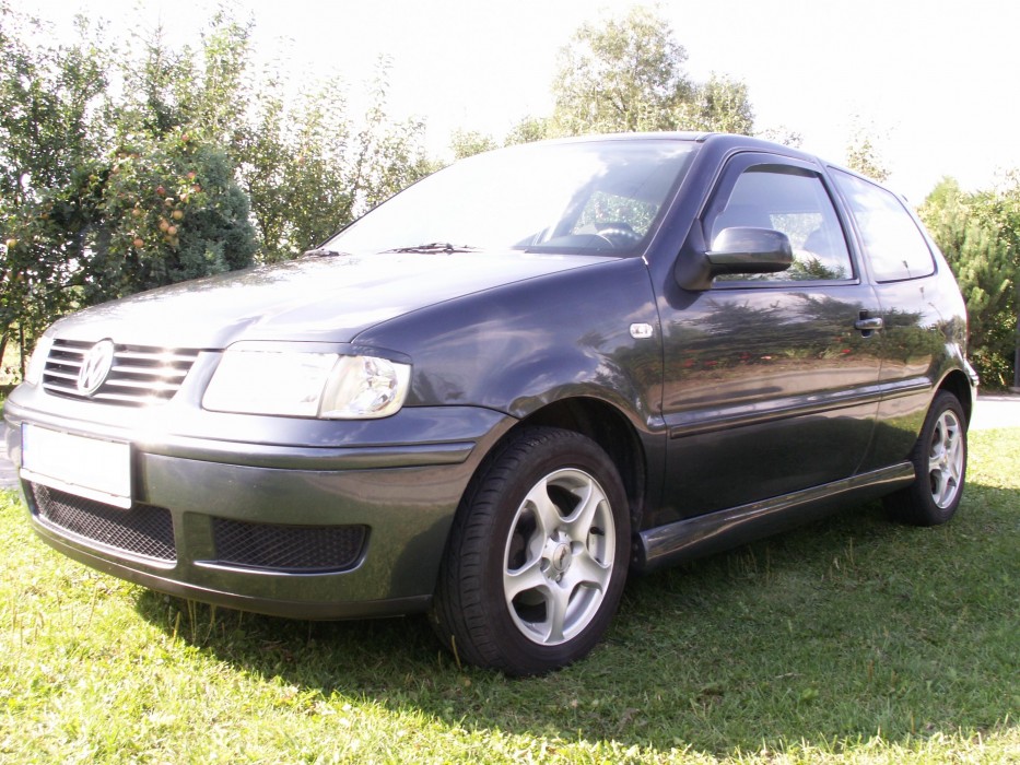 Тюнінгові накладки на пороги VW Polo 6N