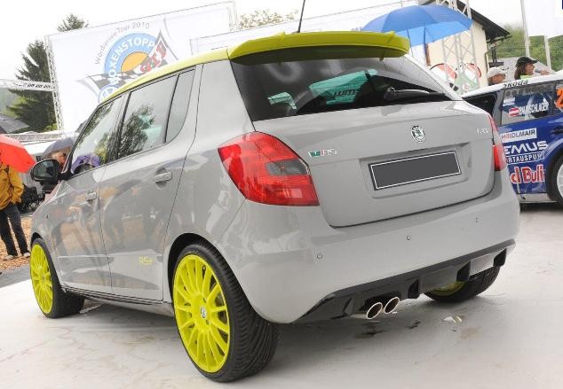 Дифузор заднього бампера Skoda Fabia II