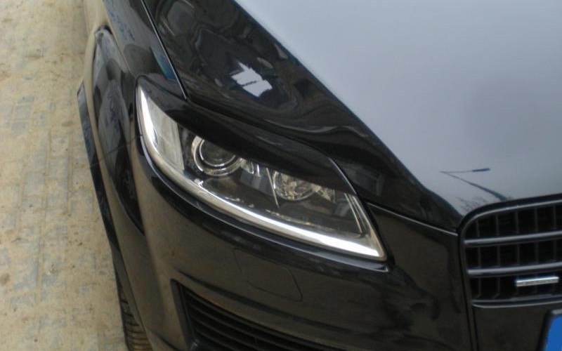 Накладки на передні фари Audi Q7
