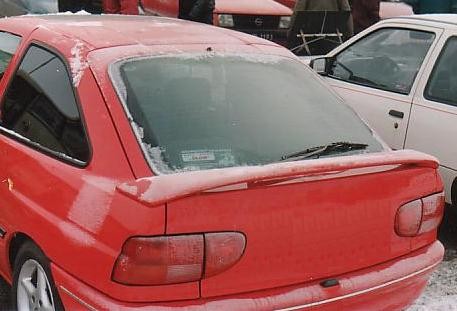 Спойлер кришки багажника Ford Escort mk6