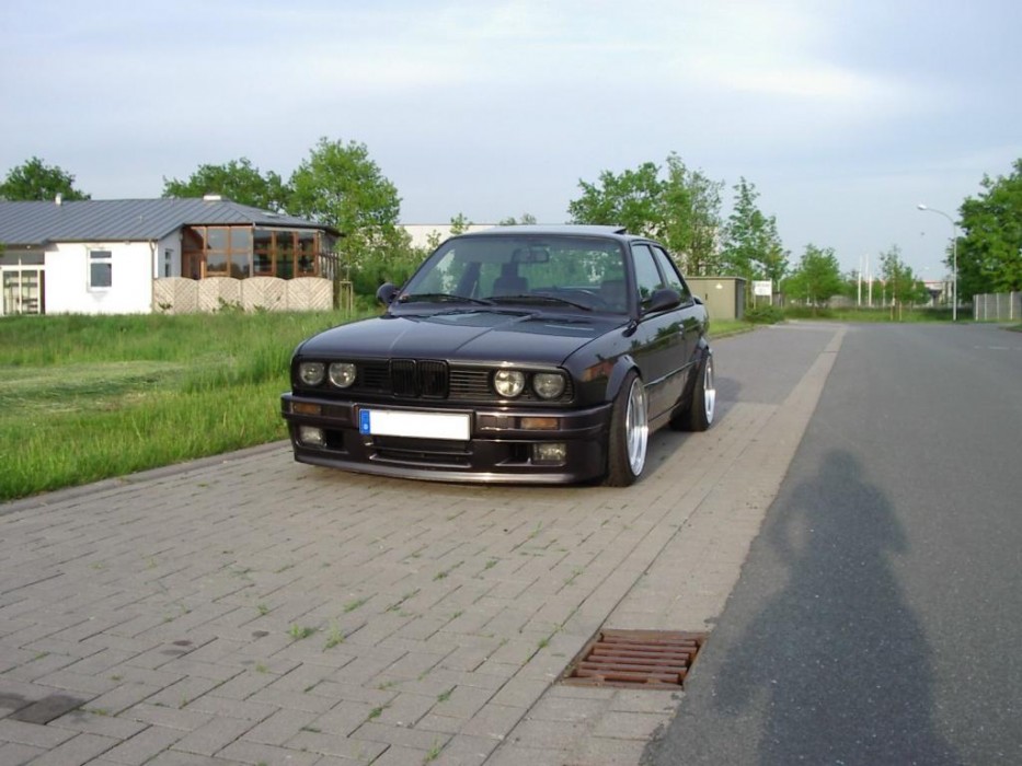 Накладка переднього бампера BMW E30