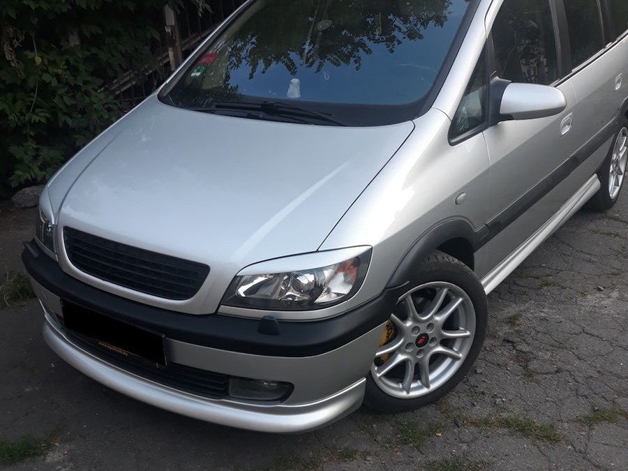 Накладка переднього бампера Opel Zafira A