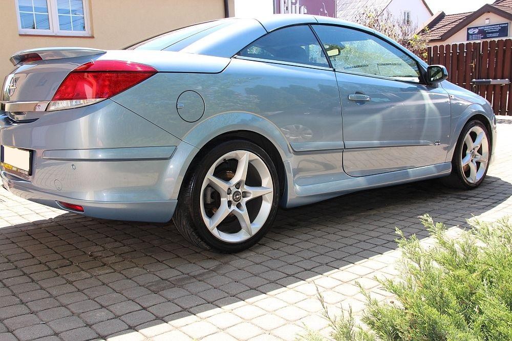 Накладки на пороги Opel Astra H GTC, Twin Top в стилі OPC