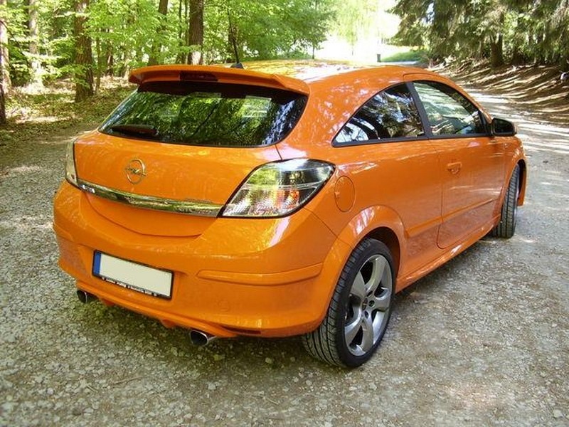 Спойлер кришки багажника Opel Astra H GTC