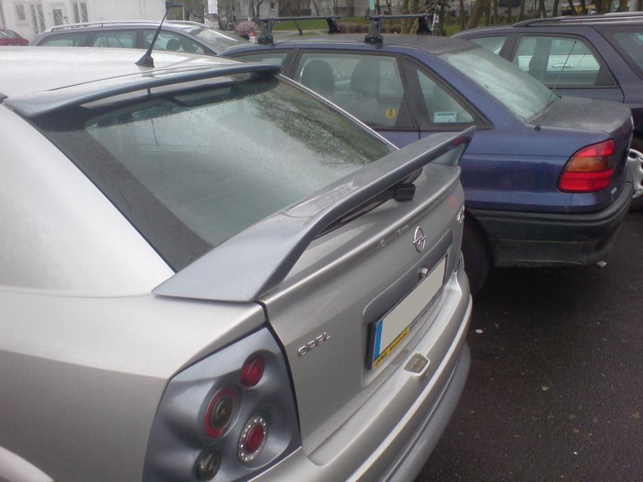 Спойлер над заднім склом Opel Astra G Hatchback