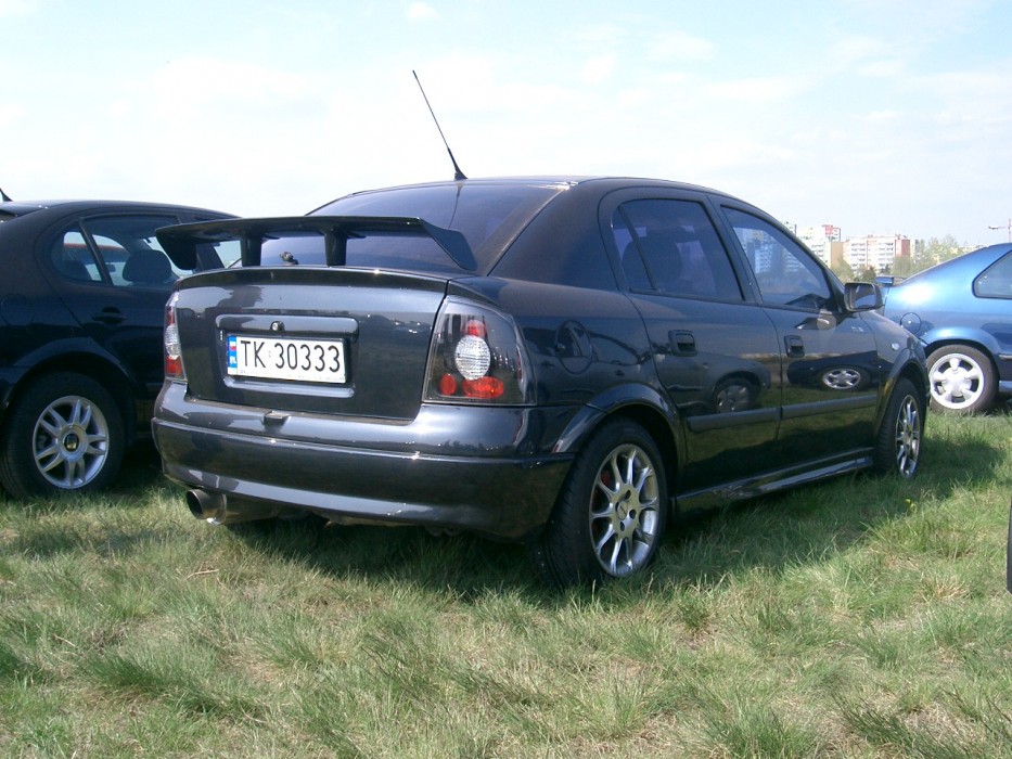 Спйолер багажника універсальний на високих стійках