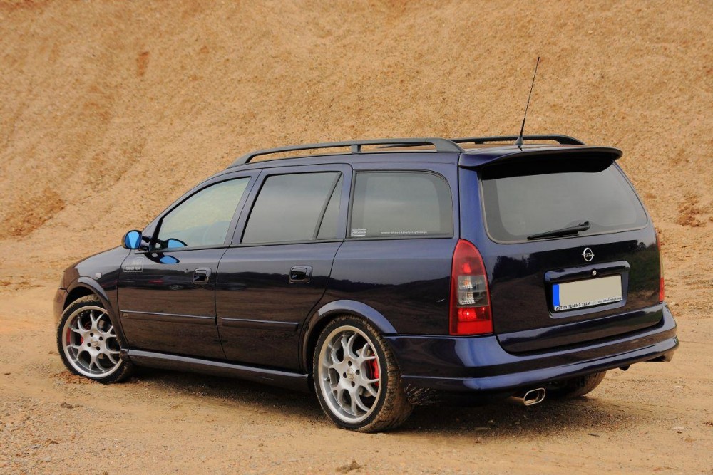 Тюнінгова накладка заднього бампера Opel Astra G Kombi