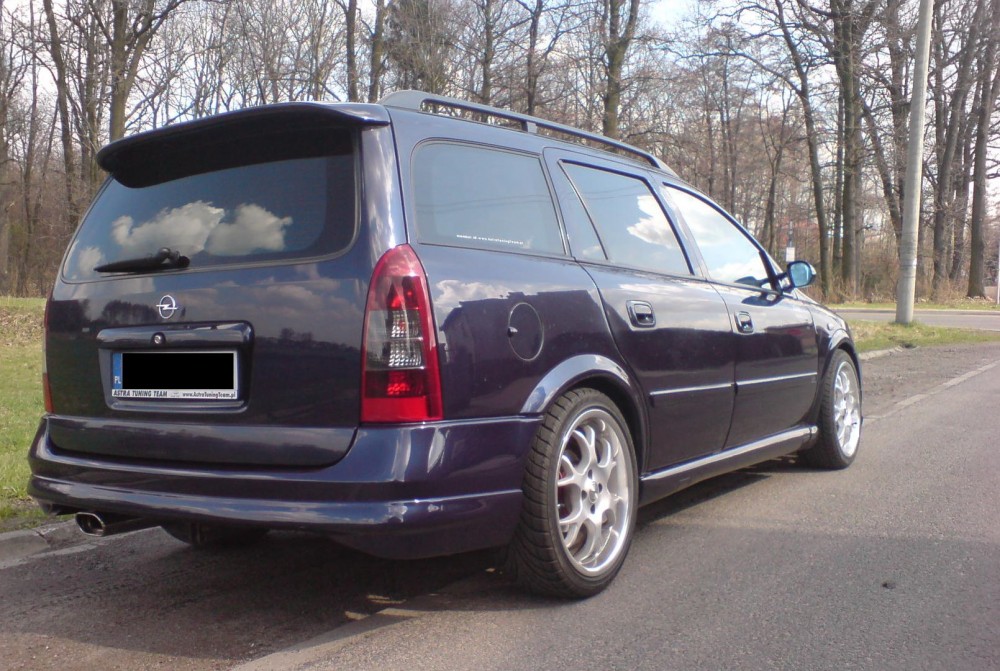 Тюнінгова накладка заднього бампера Opel Astra G Kombi