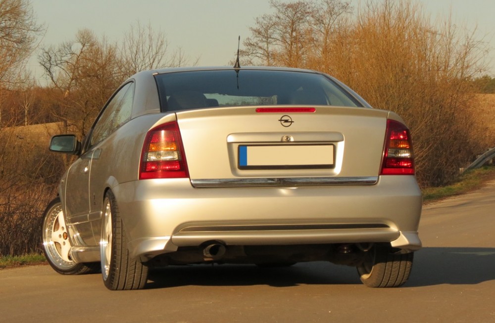 Накладки куточки заднього бампера Opel Astra G Coupe / Cabrio