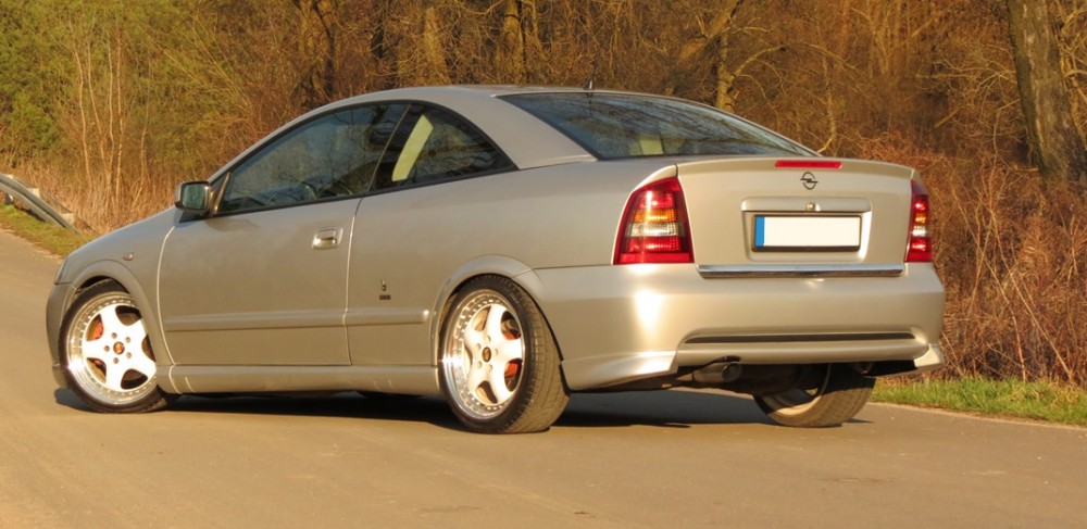 Накладки куточки заднього бампера Opel Astra G Coupe / Cabrio