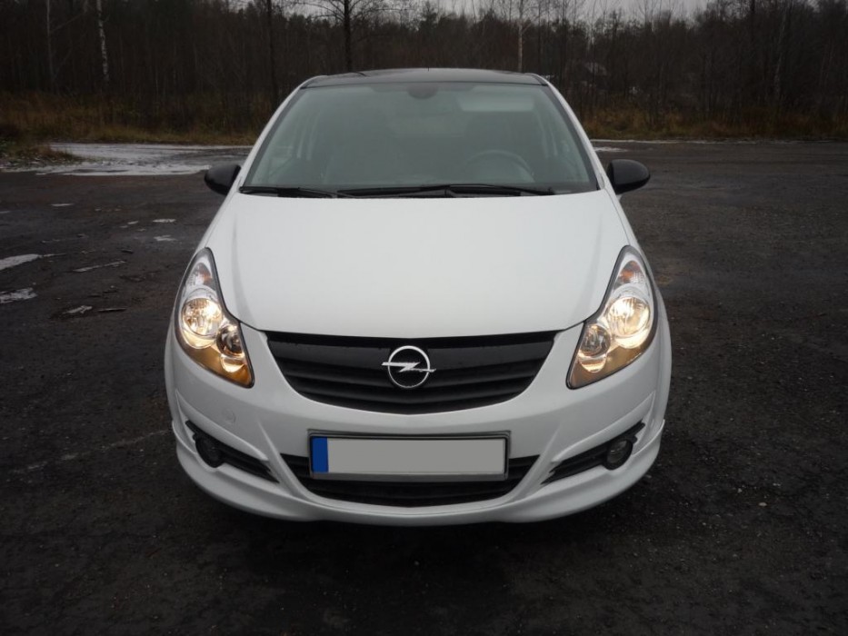 Накладка переднього бампера Opel Corsa D стиль OPC