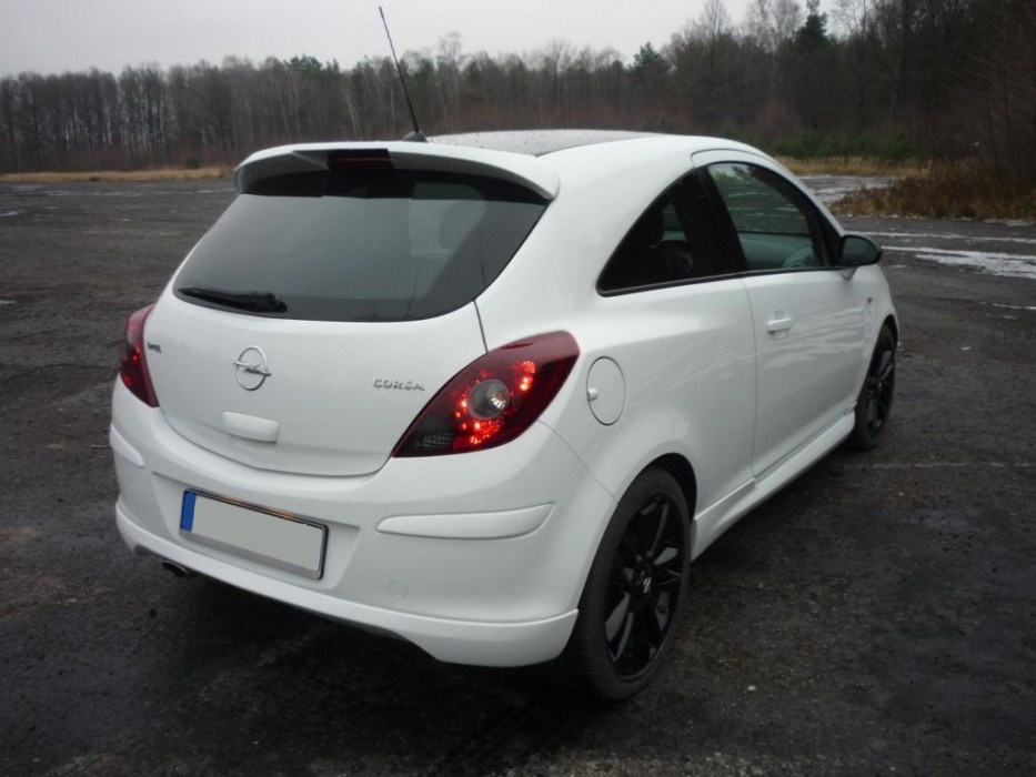 Тюнінгова накладка заднього бампера Opel Corsa D стиль OPC