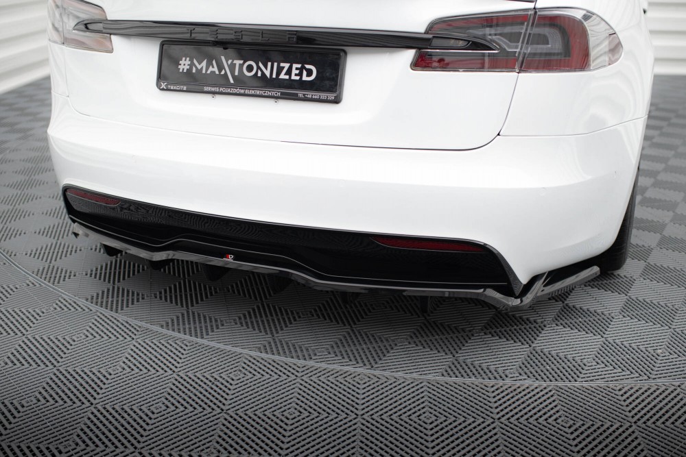 Нижній дифузор (елерон) на задній бампер Tesla Model S Plaid Mk1 рестайл вер. 2