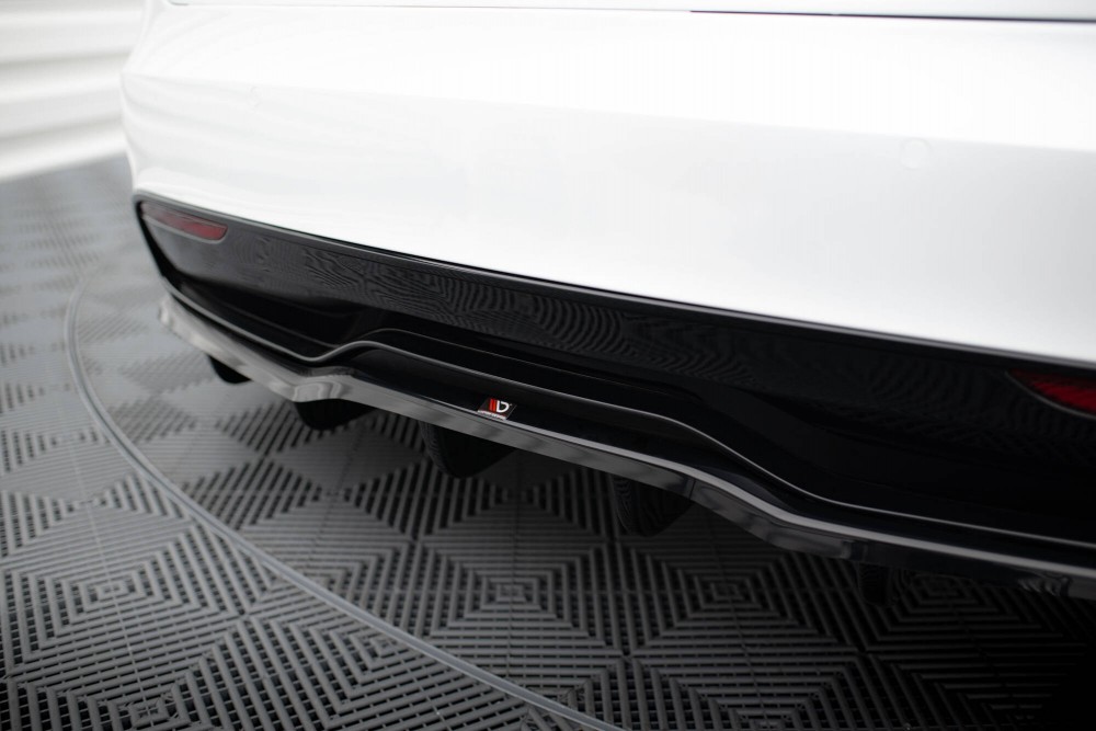 Нижній дифузор (елерон) на задній бампер Tesla Model S Plaid Mk1 рестайл вер. 2