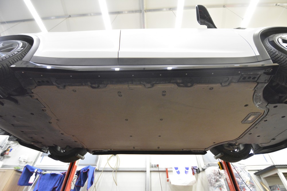 Нижні тюнінг накладки (лістви) на пороги Tesla Model X Mk1 рестайл