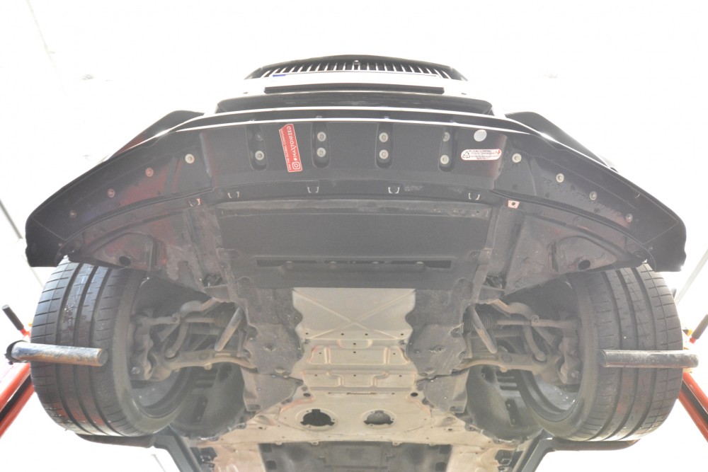 Тюнінгова накладка (губа) на передній бампер Rolls Royce Cullinan