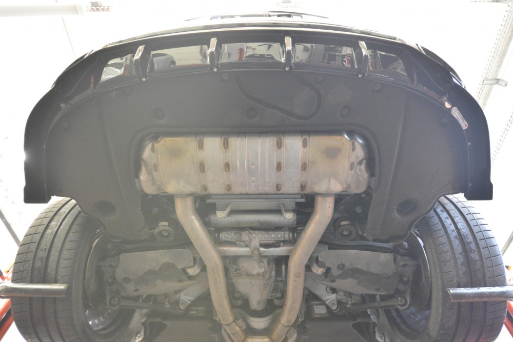 Тюнінговий дифузор (накладка) на задній бампер Rolls Royce Cullinan