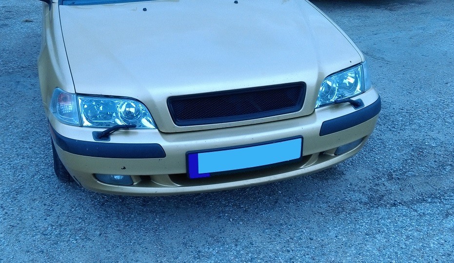 Тюнінгова решітка радіатора Volvo S40 / V40 (1995-2003)