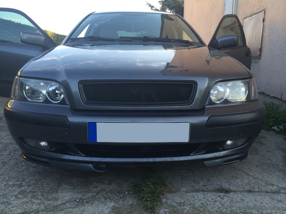 Тюнінгова решітка радіатора Volvo S40 / V40 (1995-2003)