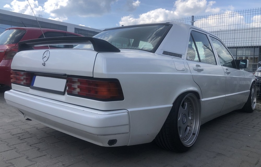 Спойлер кришки багажника Mercedes 190 W201