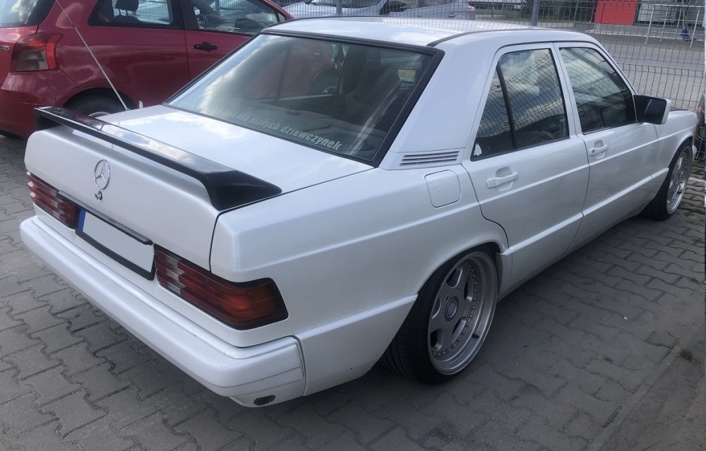 Спойлер кришки багажника Mercedes 190 W201