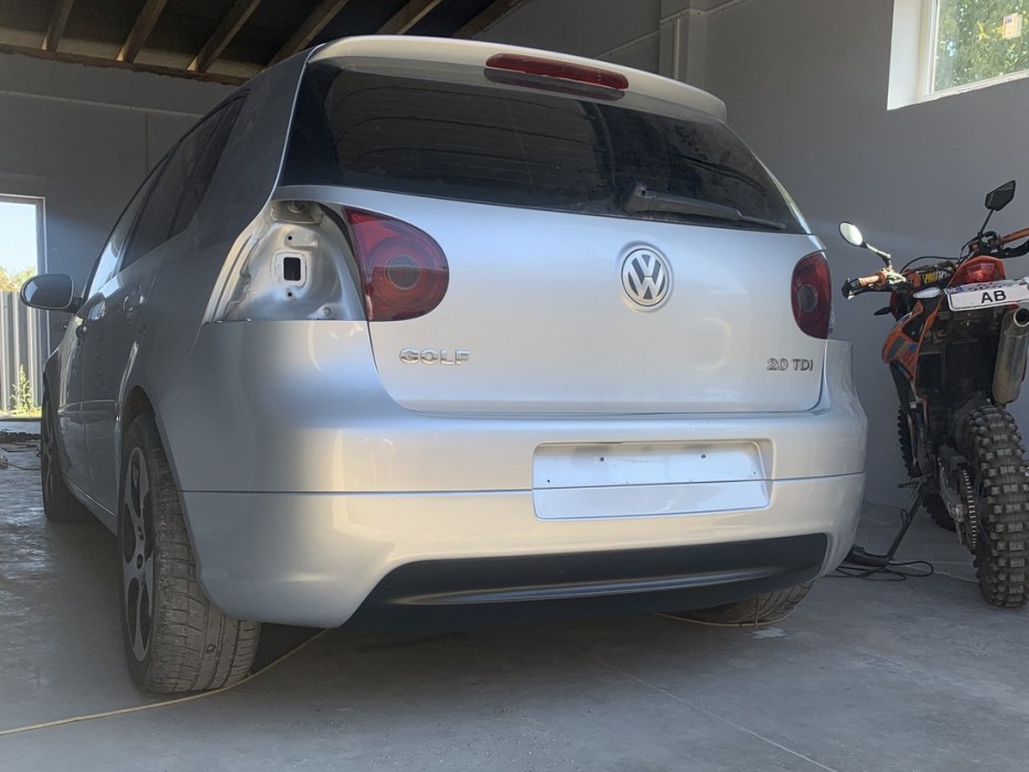 Нижня накладка на задній бампер VW Golf 5 без вирізу