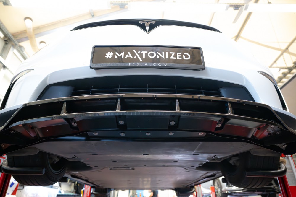 Нижня накладка на передній бампер Tesla Model X Mk1 рестайл вар. 3