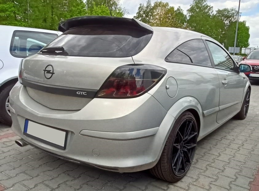 Спойлер кришки багажника Opel Astra H GTC