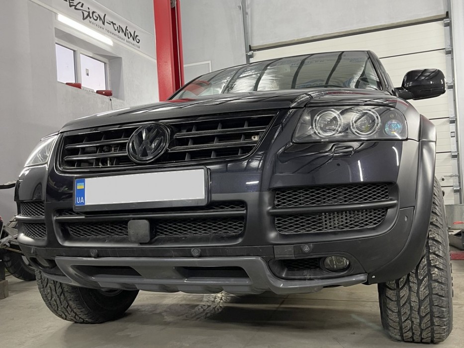 Накладка переднього бампера VW Touareg 7L стиль King-kong