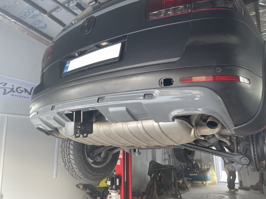 Накладка заднього бампера VW Touareg 7L у стилі King-kong