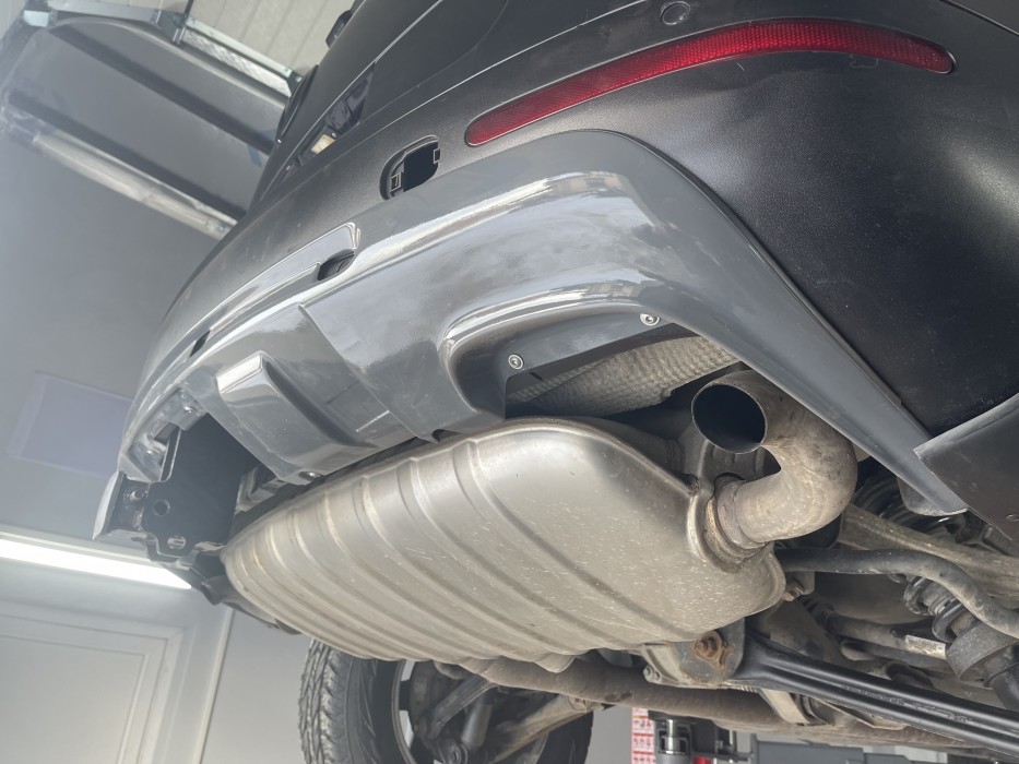 Накладка заднього бампера VW Touareg 7L у стилі King-kong