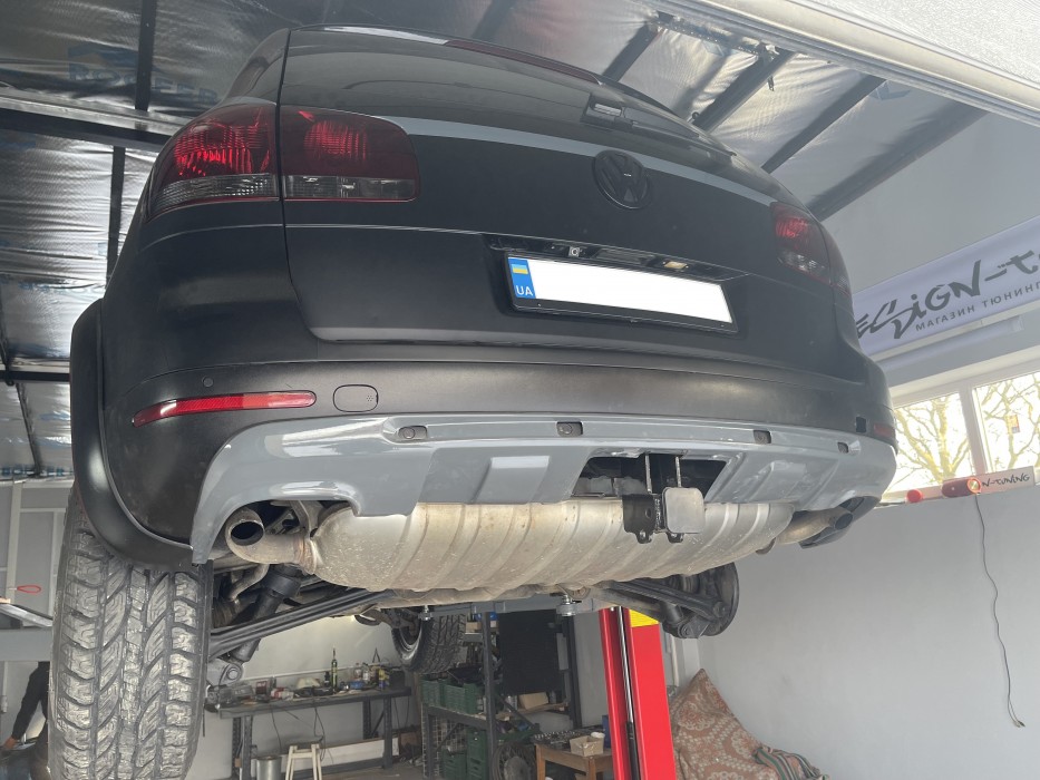 Накладка заднього бампера VW Touareg 7L у стилі King-kong