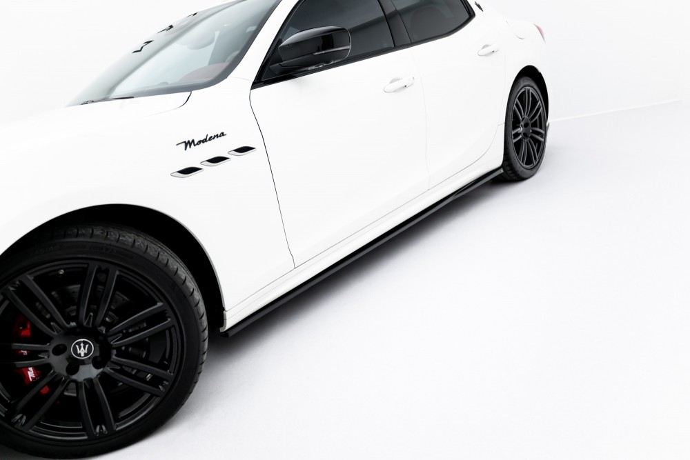 Бокові тюнінг накладки (лістви) на пороги Maserati Ghibli Mk3 рестайл