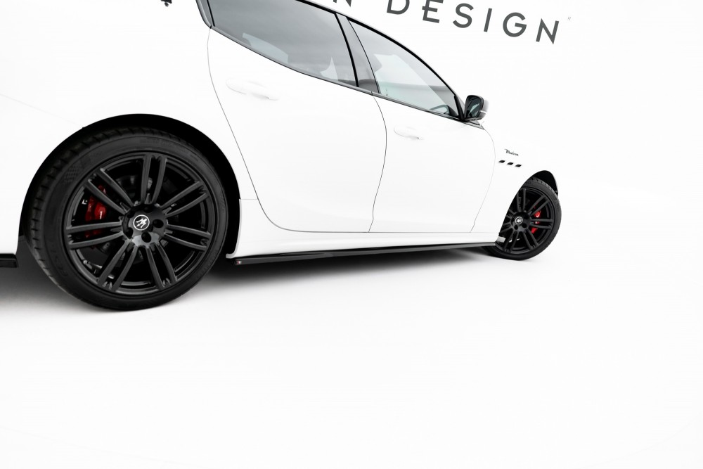 Бокові тюнінг накладки (лістви) на пороги Maserati Ghibli Mk3 рестайл