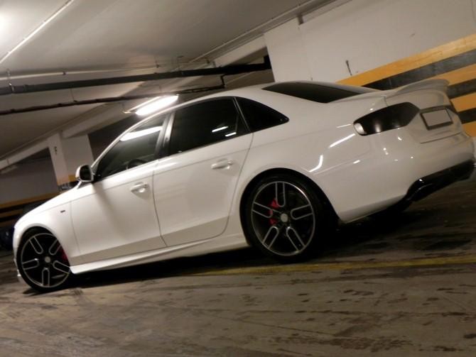 Спойлер багажника Audi A4 B8 витягнутий