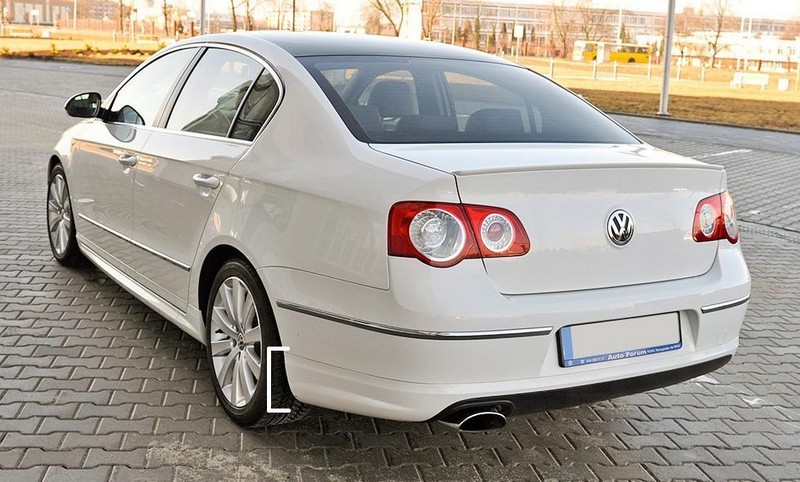 Накладка заднього бампера VW Passat B6 3C sedan стиль R-line