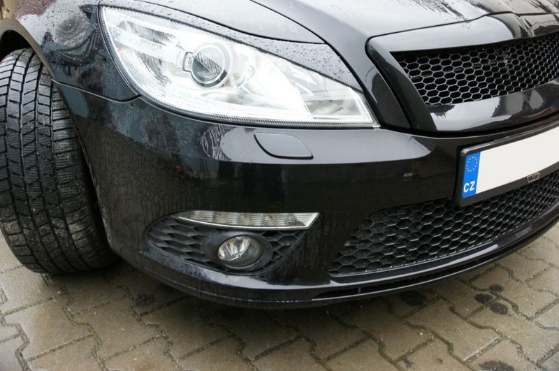 Накладки на фари (реснічки) Skoda Octavia II (A5) РЕСТАЙЛ косі