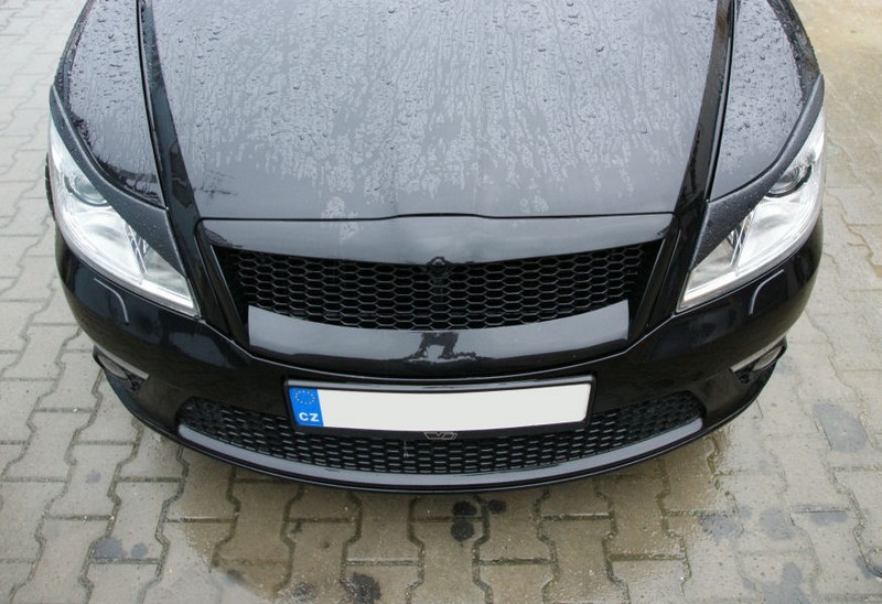 Накладки на фари (реснічки) Skoda Octavia II (A5) РЕСТАЙЛ косі
