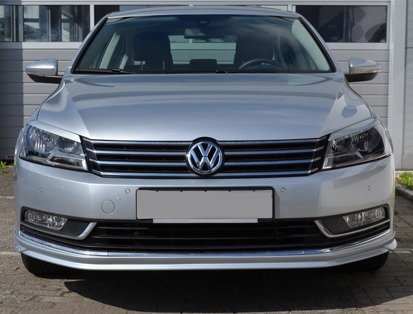 Накладка переднього бампера Volkswagen Passat B7