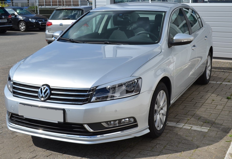 Накладка переднього бампера Volkswagen Passat B7