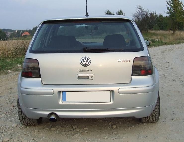 Накладка заднього бампера VW Golf 4 стиль Jubi з вирізом