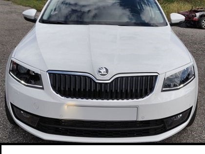 Накладки на передні фари Skoda Octavia III