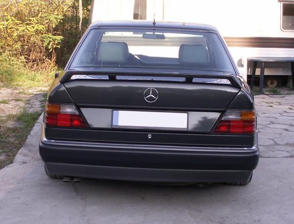 Спойлер кришки багажника Mercedes E W124
