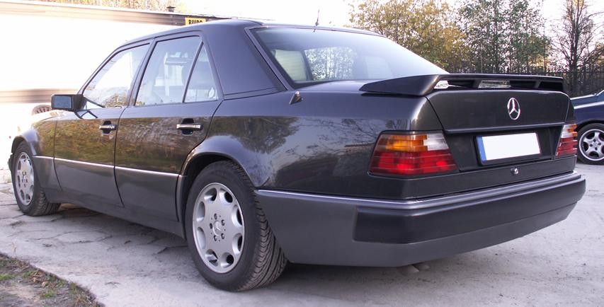 Спойлер кришки багажника Mercedes E W124
