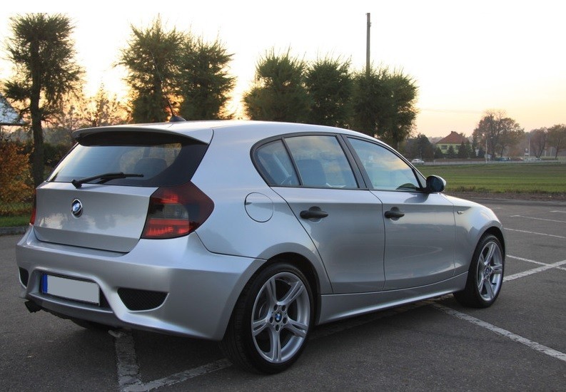 Спойлер кришки багажника BMW E81, E87 стиль Aero