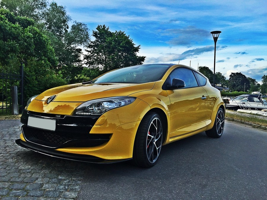 Накладка на передній бампер Renault Megane 3 версія RS вар.2